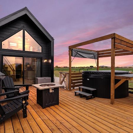 Modern Tiny Cabin, With Hot Tub In Choteau Mt Eksteriør billede