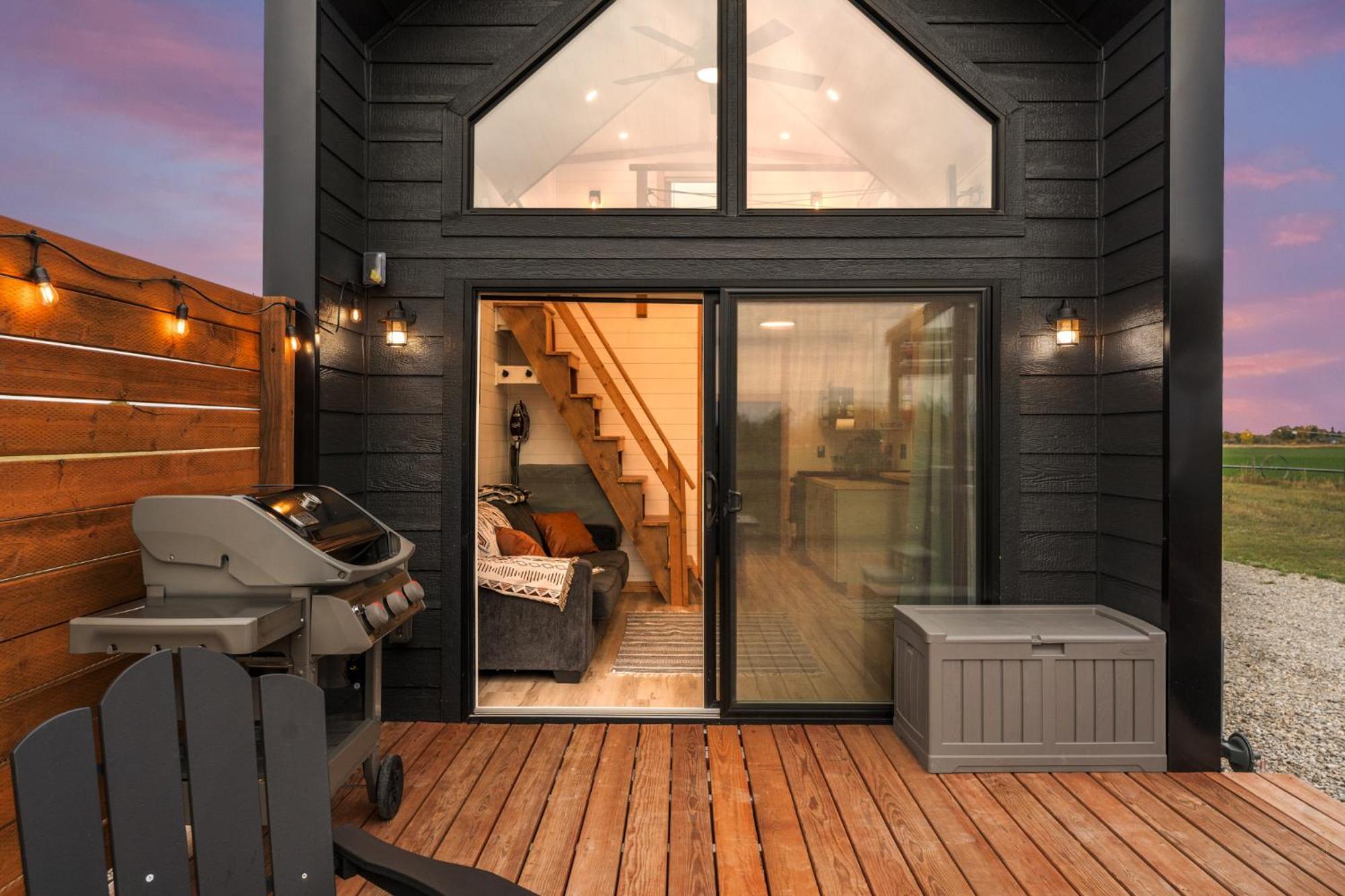 Modern Tiny Cabin, With Hot Tub In Choteau Mt Eksteriør billede