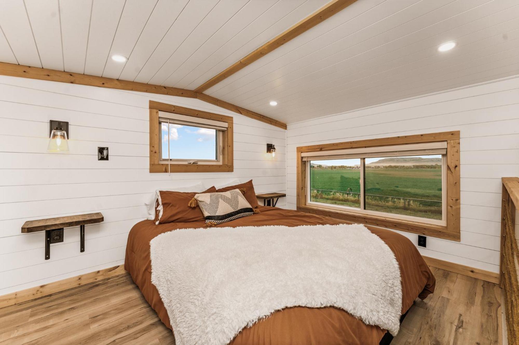 Modern Tiny Cabin, With Hot Tub In Choteau Mt Eksteriør billede